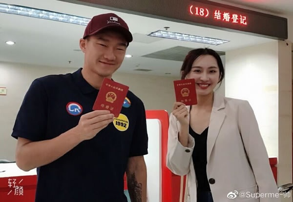 北美世界杯：第四官员补时举牌背后的秒表计时新规